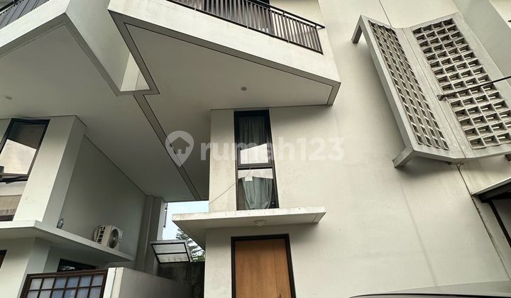 Rumah Kontrakan 3 Lantai, Fully Furnished, Dekat Tol, Bintaro X-Change Tangerang 2