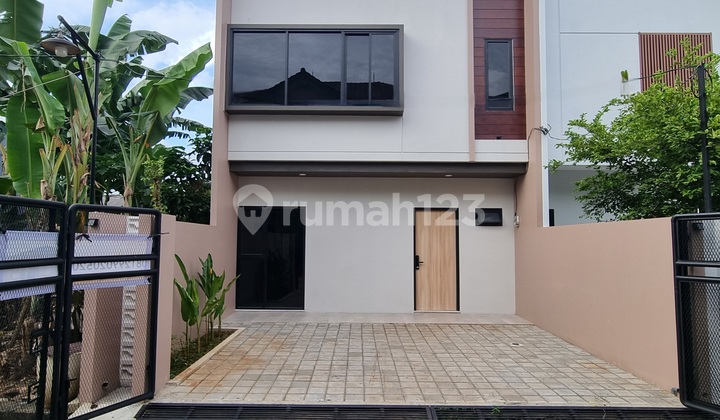 Rumah 2 Lantai, Siap Huni Dekat Kampus UI, Stasiun & Mall