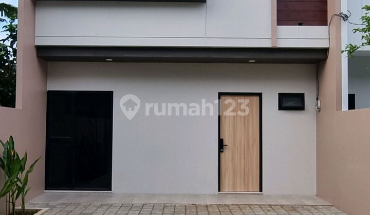 Rumah 2 Lantai, Siap Huni Dekat Kampus UI, Stasiun & Mall