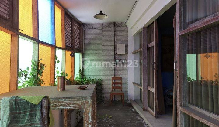 Gedung 3 lantai Seminyak di Jalan petitenget  7