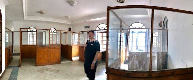 Gedung Ex kantor Raya di Jalan Bypass Ngurah Rai Sanur  12