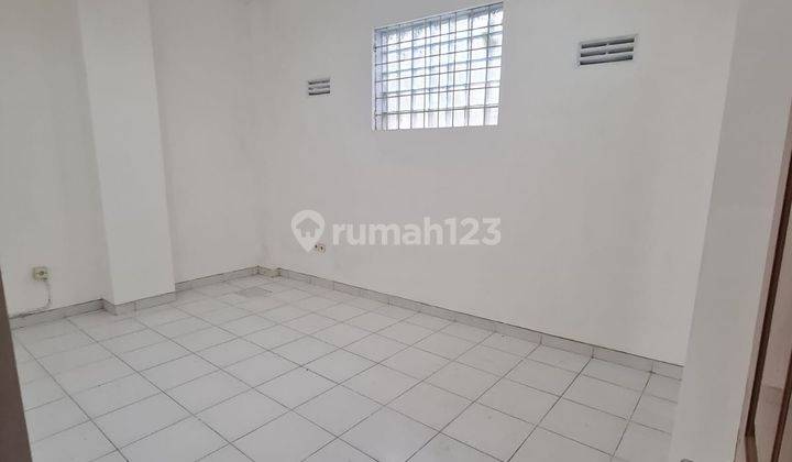 Ruko strategis di Jalan Nakula Kuta 5