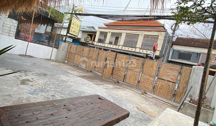 Resto bar di Jalan nakula timur 2