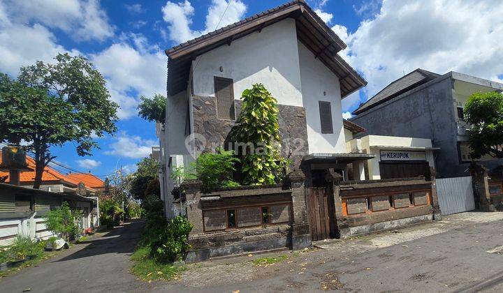 Beautiful strategic house on Mount Lingga Padangsambian Denpasar Bali 1