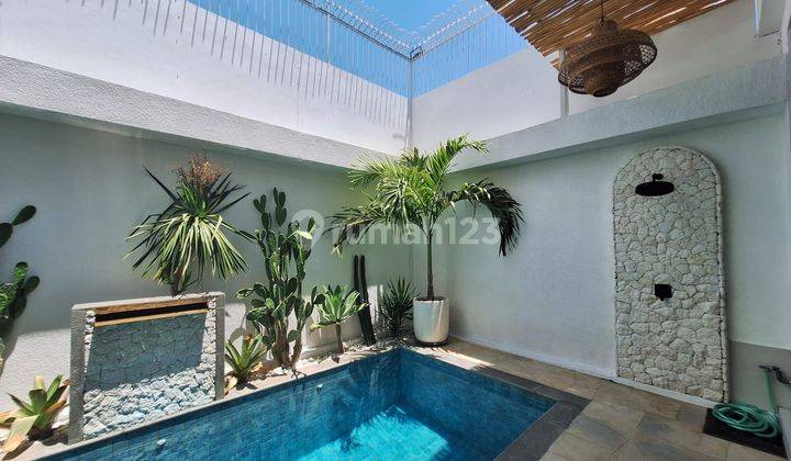 Villa Tropis Modern Sunset Road Kuta Bali 2