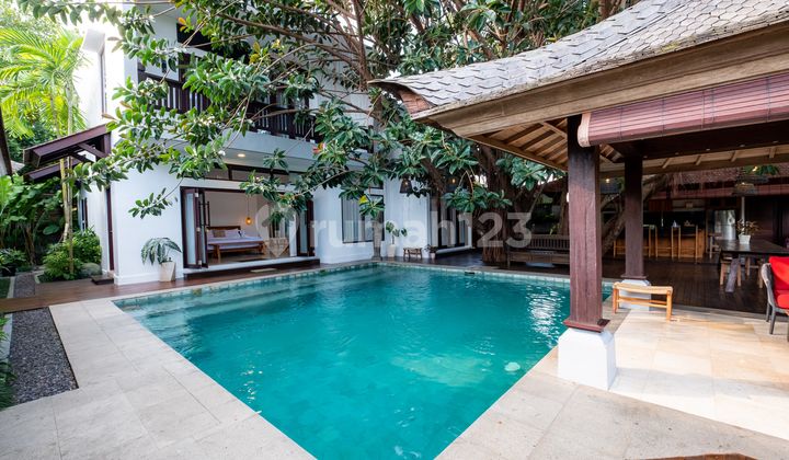 Villa Tropis Luas Strategis Pantai Berawa Canggu Bali