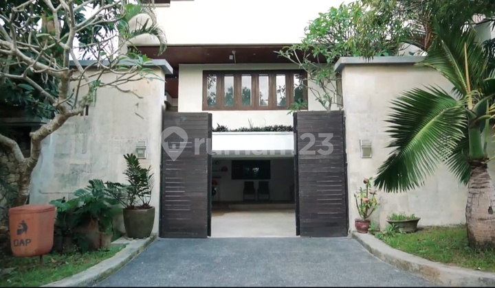 Villa Cantik Tropis Modern Sahadewa Pecatu Bali Villa Cantik Tropis Modern Sahadewa Pecatu Bali