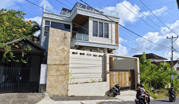 Villa Cantik Strategis Taman Giri Jimbaran Bali