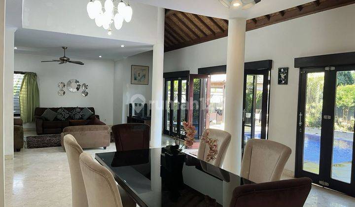 Villa Tropis Modern Minimalis Taman Sakura Jimbaran Bali 1