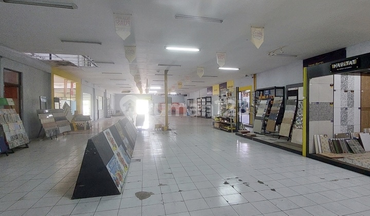 Strategic Investment: Former 2-Story Showroom Strategic Investment: Former 2-Story Showroom