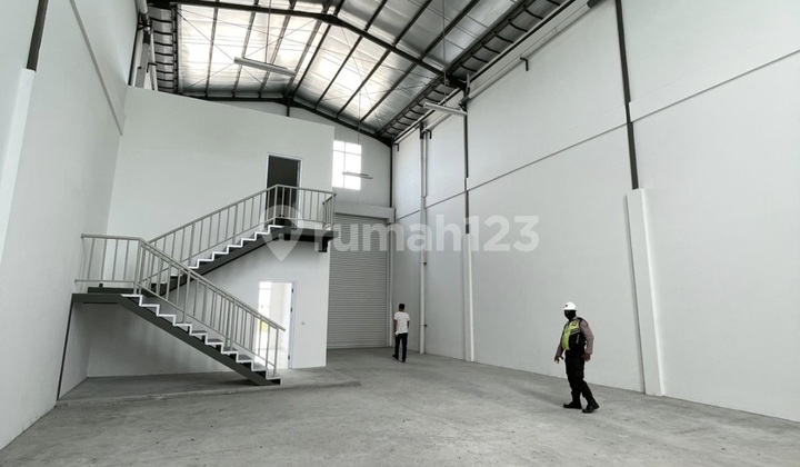 Akr Warehouse Elp Jiipe 8km to Manyar Toll Access