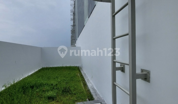 Akr Warehouse Elp Jiipe 8km to Manyar Toll Access