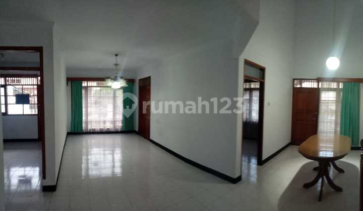 For Rent / Beautiful House for Rent Land Area 209m² Building Area 300m² in Baranangsiang Indah BSI Bogor