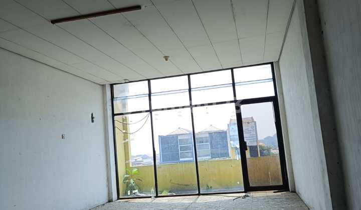 For Rent / 3-Story Shop House for Lease on Jl Mawar, Merdeka, Bogor, Strategic Location 2