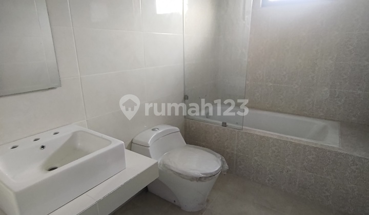 For Sale Beautiful House LT 300m² LB 350m² in Bogor Nirwana Residence BNR Bogor, Comfortable and Cool Location 2