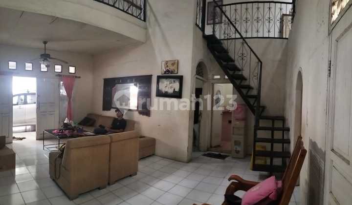 For Sale Rumah LT 149m² LB 100m² di Petamburan Jakarta selatan 2