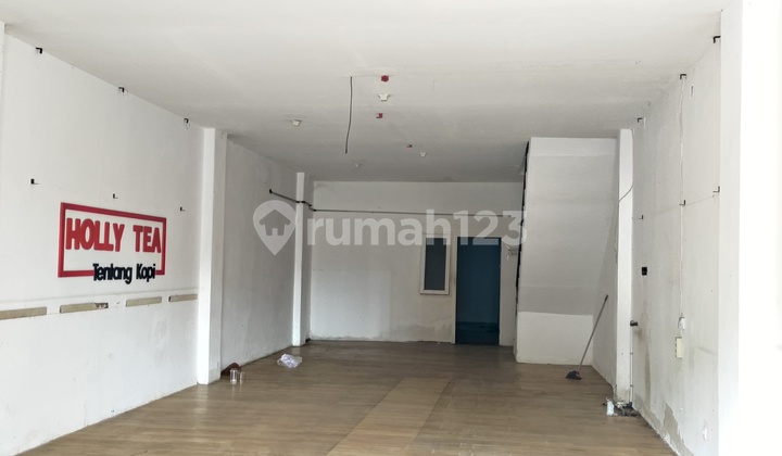 For Sale 3-Story Shophouse with SHM, Land Area 161m², Building Area 300m² on Siliwangi Street, Sukasari, Bogor, Strategic Location 2