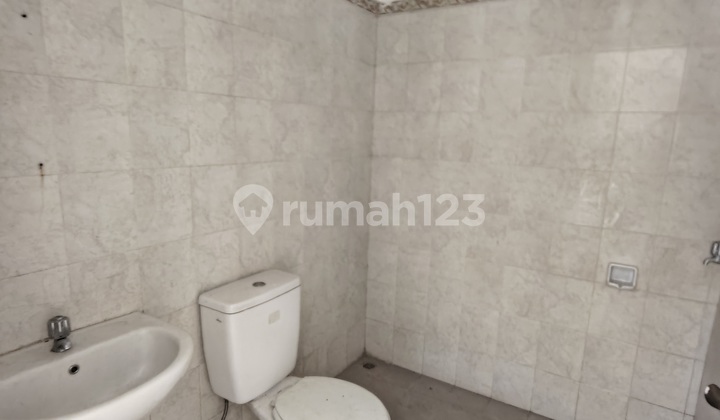 For Sale Freehold Title House LT 270m² LB 165m² in Sentul City, Comfortable, Safe, and Cool Location 2