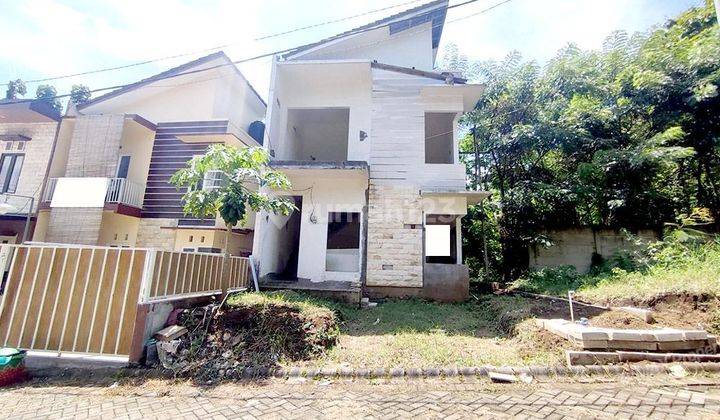 Rumah 2 Lantai di Griya Joyo Agung Malang 1