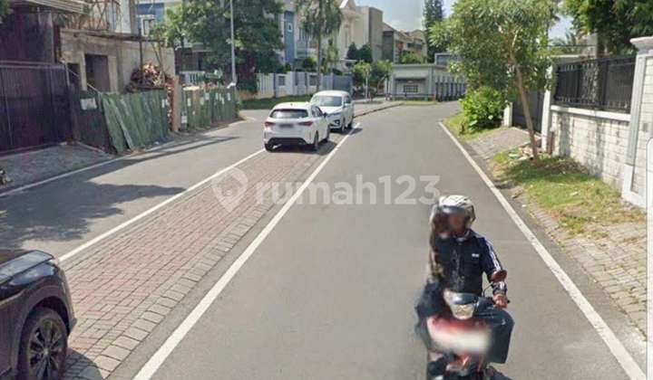 Minimalist House in Ballerina Citraland Main Commercial Business Area, West Surabaya 2