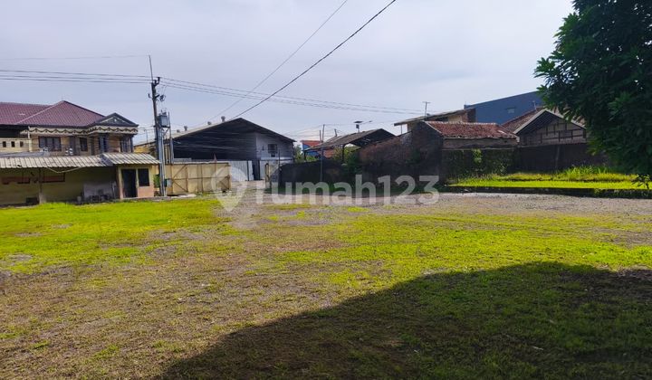 Business Space With Large Land