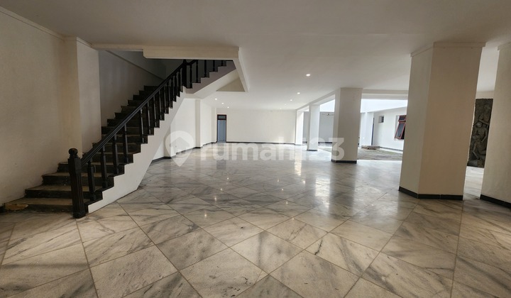 Disewakan  Ruang Usaha Cocok Untuk Resto, Sekolah Di Menteng. 