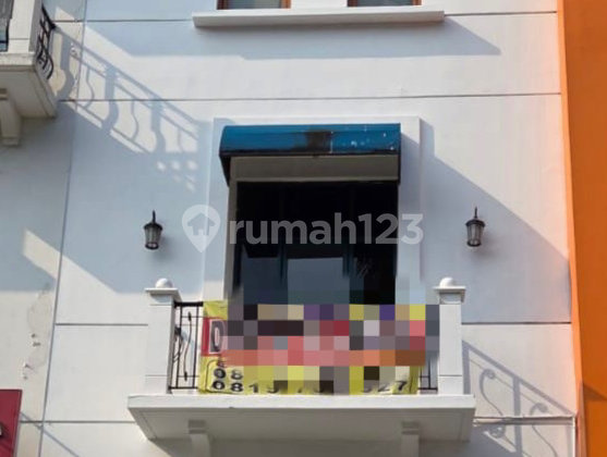 Disewakan Ruko  Kondisi Furnished Di Lokasi Strategis Di JakSel