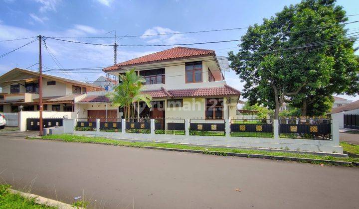 Rumah Tengah Kota Posisi Hoek bebas Macet 1