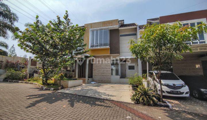 Rumah Modern Posisi Hoek 2 Lantai di Bukit Cimanggu City 2