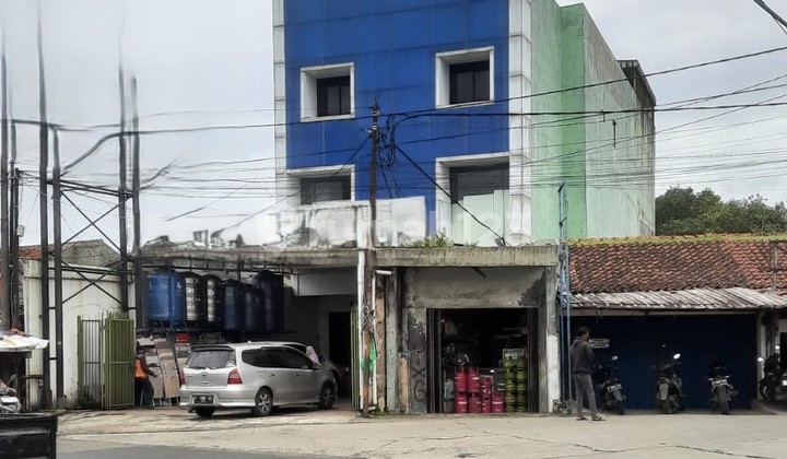 3-Storey Commercial Shop House 8 Meters Wide in Ciluar Area, Bogor 2