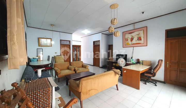 Rumah Dekat Sekolah di Tegallega 1