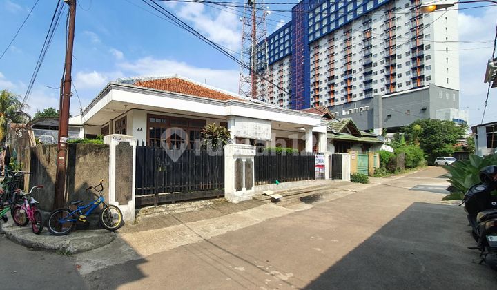 House Position Hook near Pakuan Bogor Campus 1