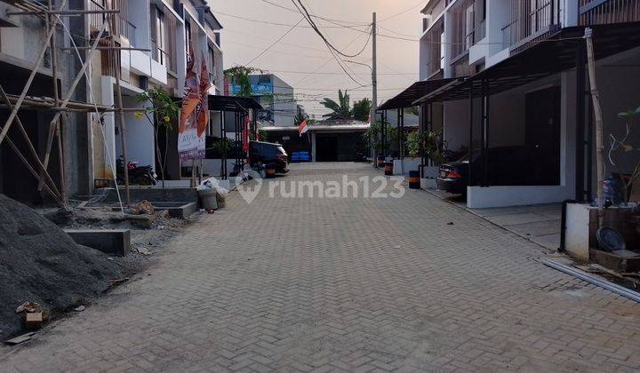 Hunian 2 lantai Dengan kemudahan akses di Ciater Tanggerang Selatan Baru 4 kt 3 km.Dekat dengan akses kota dan transportasi umum. 2