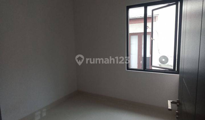 RUMAH DI  2 LANTAI DEKAT BUNDERAN CIATER BSD 2