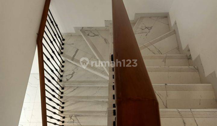 Rumah Baru Classic Modern di Graha Raya Bintaro, Tangerang 12