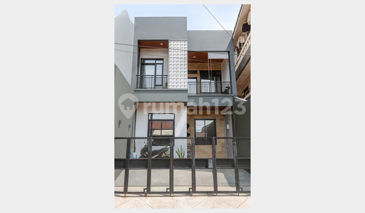 Rumah, Baru Siap Huni di Ciputat Timur