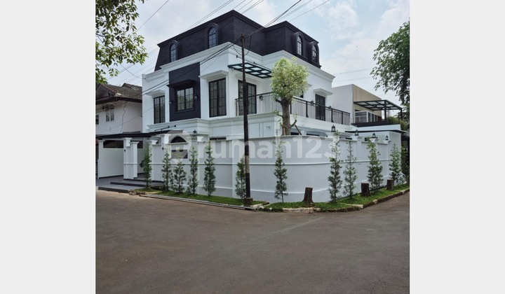 Rumah Bagus Ada Kolam Renang Bintaro, Tangerang Selatan