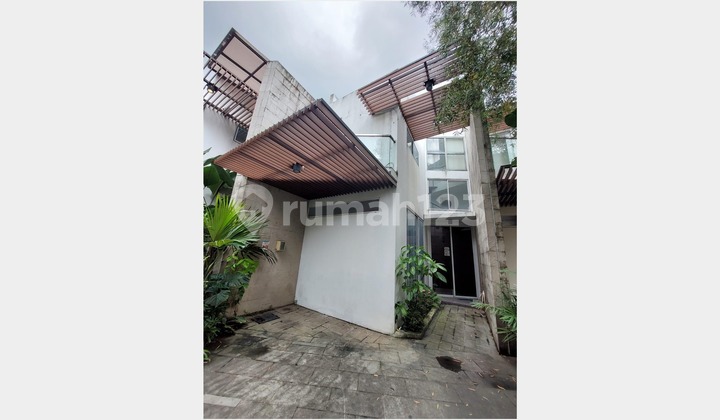 Rumah, 2 Lantai, Siap Huni Dekat Landmark Bintaro 2