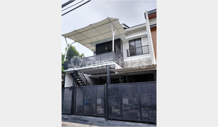 Rumah, 2 Lantai, Hunian Nyaman di Kawasan BSD