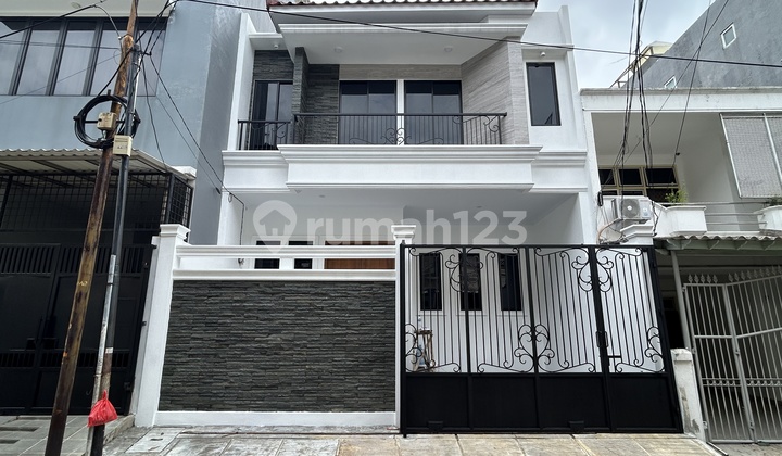 Rumah Baru Muara Karang 8X15 Hadap Timur SHM