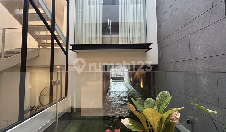 Rumah Muara Karang Ada Kolam Renang Full Furnish Bagus Banget