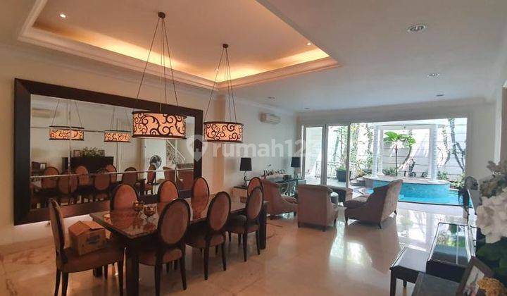 Rumah 2 Lantai Bagus Furnished di Kebon Kacang, Jakarta Pusat, Ada Kolam Renang 2