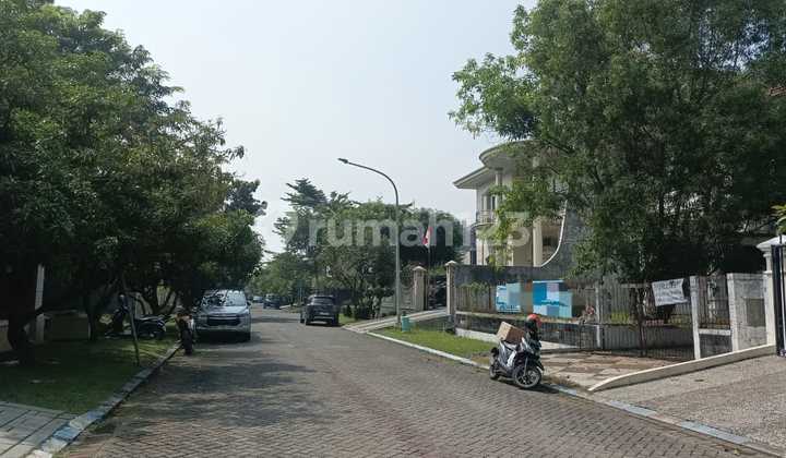 Old House, land calculation in Pinisi Permai PIK, size 17x23. Prime location. 2