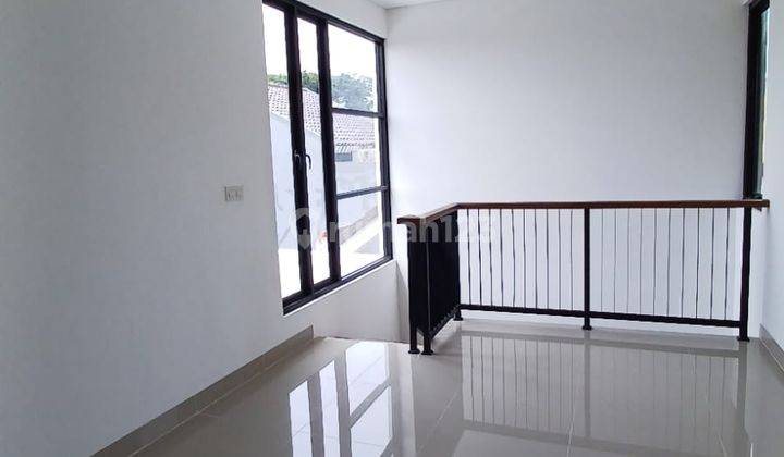 Rumah 3 Lantai Bagus SHM di Graha Raya, Tangerang 1