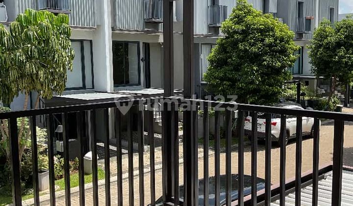 Turun Harga Rumah 2 Lantai Nyaman dan Asri di BSD City Turun Harga Rumah 2 Lantai Nyaman dan Asri di BSD City
