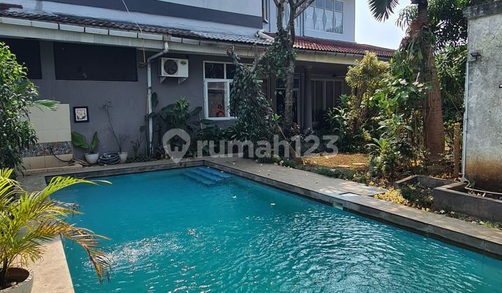 Rumah Mewah 2 Lantai Ada Kolam Renang di Ampera Kemang