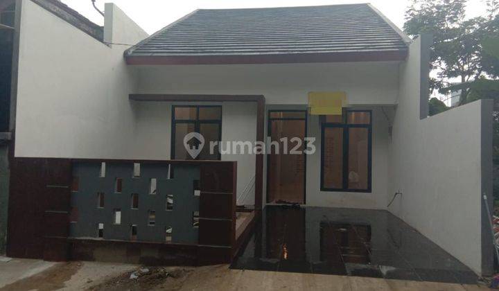 Turun Harga Rumah Rapi SHM Bagus Hadap Utara di Graha Raya 1