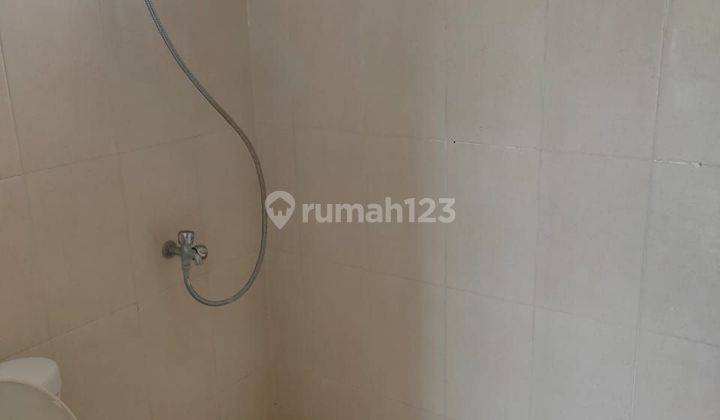 Rumah 2 Lantai hook Bagus siap huni di Graha Raya 2