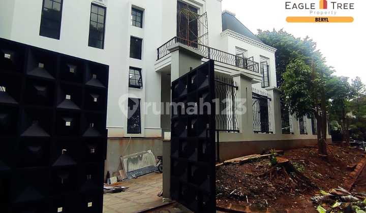 Rumah 3 Lantai Bagus Semi Furnished SHM di Pondok Indah, Jakarta Selatan