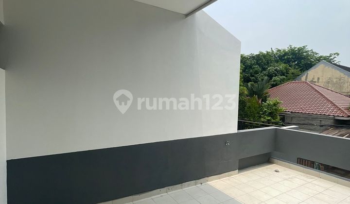 Rumah 2 Lantai Shm Bagus Ada Kolam Renang Di Bsd 2